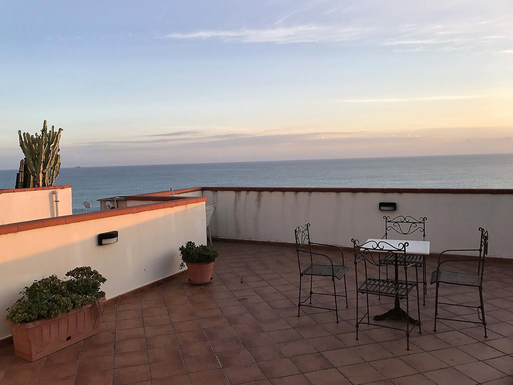 Terrazze Sul Mare Melito Di Porto Salvo Hotel Kültér fotó