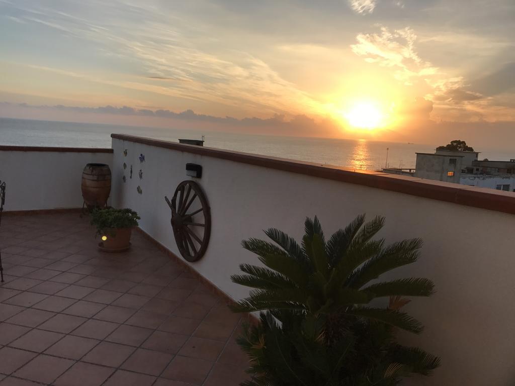 Terrazze Sul Mare Melito Di Porto Salvo Hotel Kültér fotó