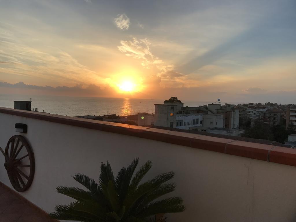 Terrazze Sul Mare Melito Di Porto Salvo Hotel Kültér fotó