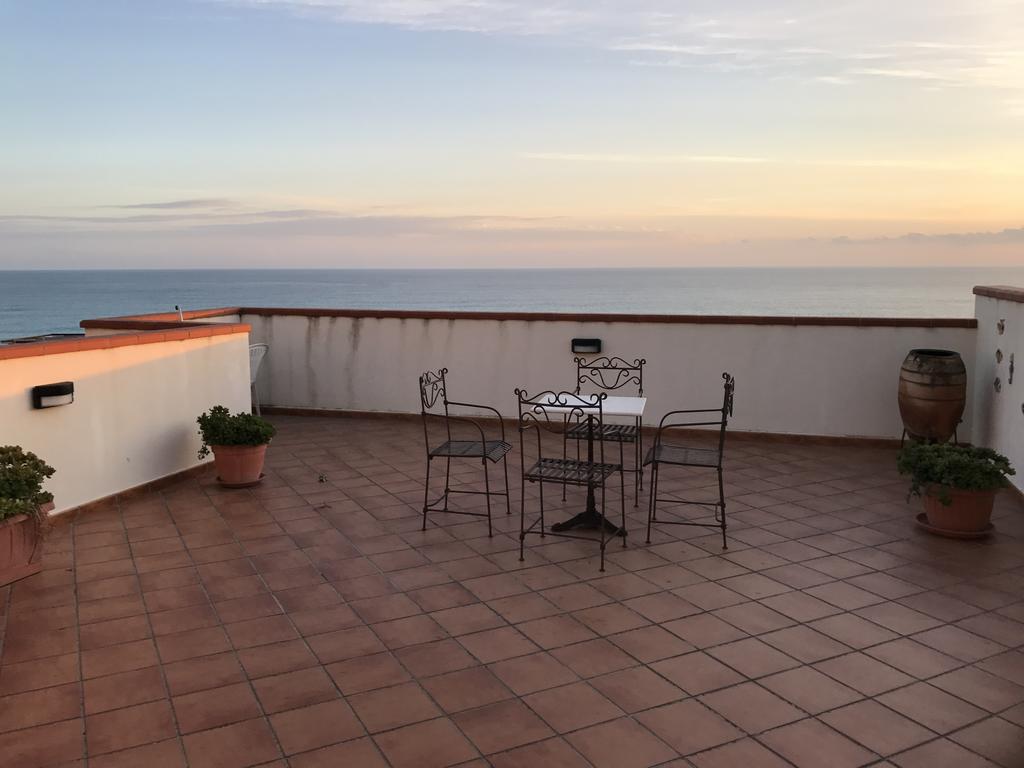 Terrazze Sul Mare Melito Di Porto Salvo Hotel Kültér fotó