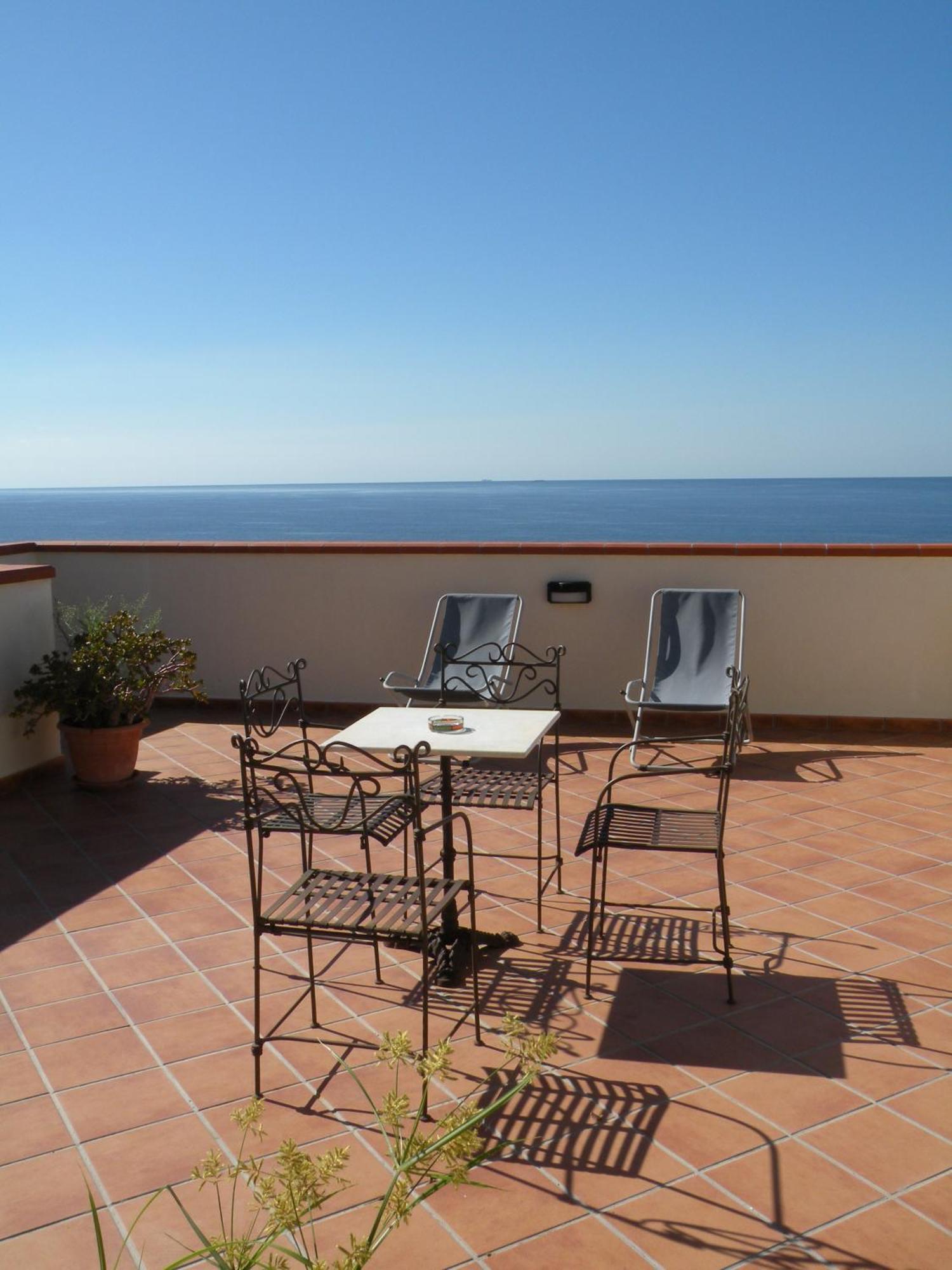 Terrazze Sul Mare Melito Di Porto Salvo Hotel Kültér fotó